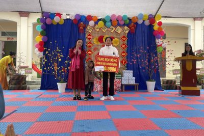 Bé vui đón Tết Giáp Thìn 2024